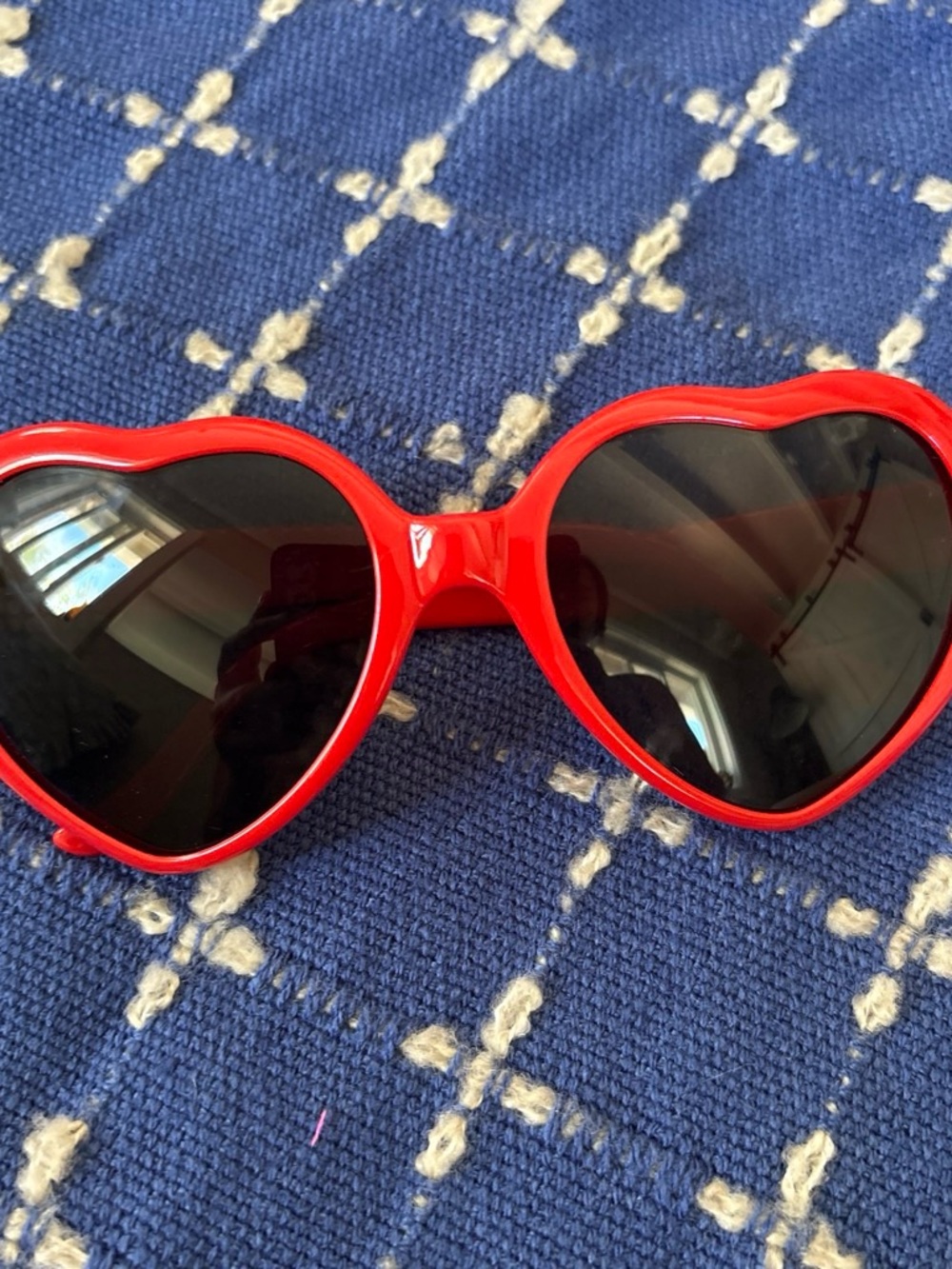Red Heart-Shaped Women's Sunglasses - Stylish UV Shade